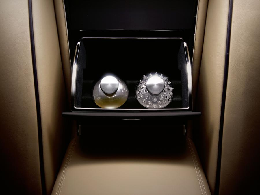 Детали интерьера Maybach 57 Zeppelin (W240) 2009 года  (фото 5 из 11)